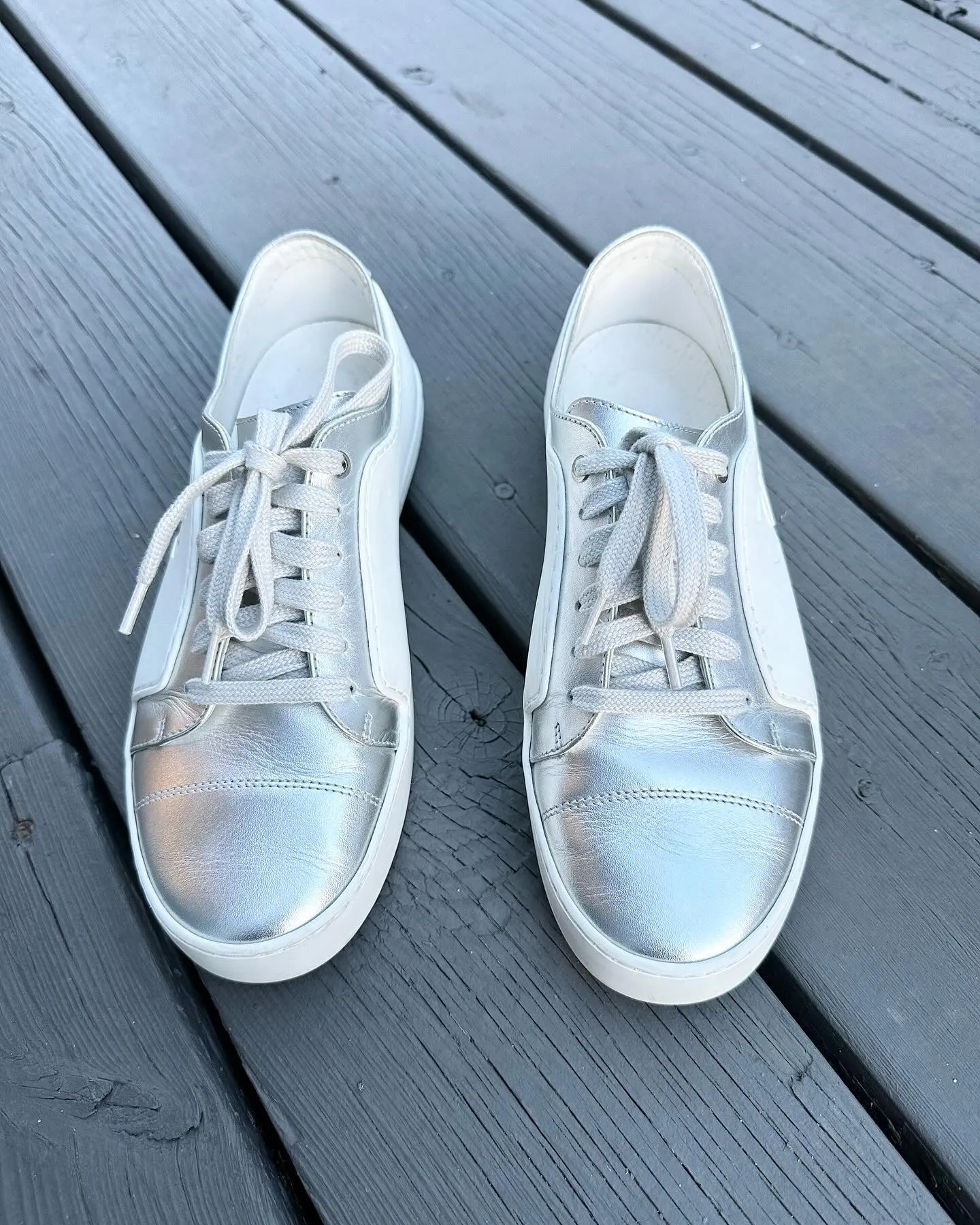CHANEL Leather Rubber CC Logo Low Top Sneakers