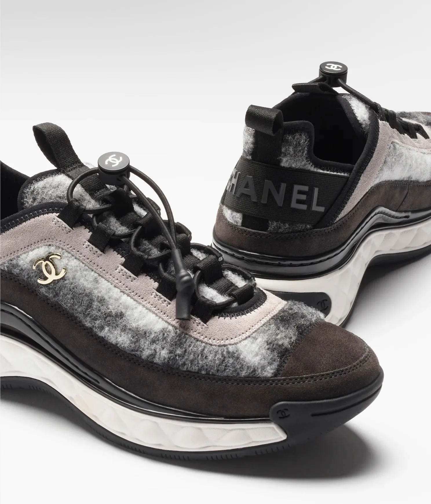 CHANEL MIXED FABRIC SUEDE CALFSKIN LOW-TOP SNEAKERS