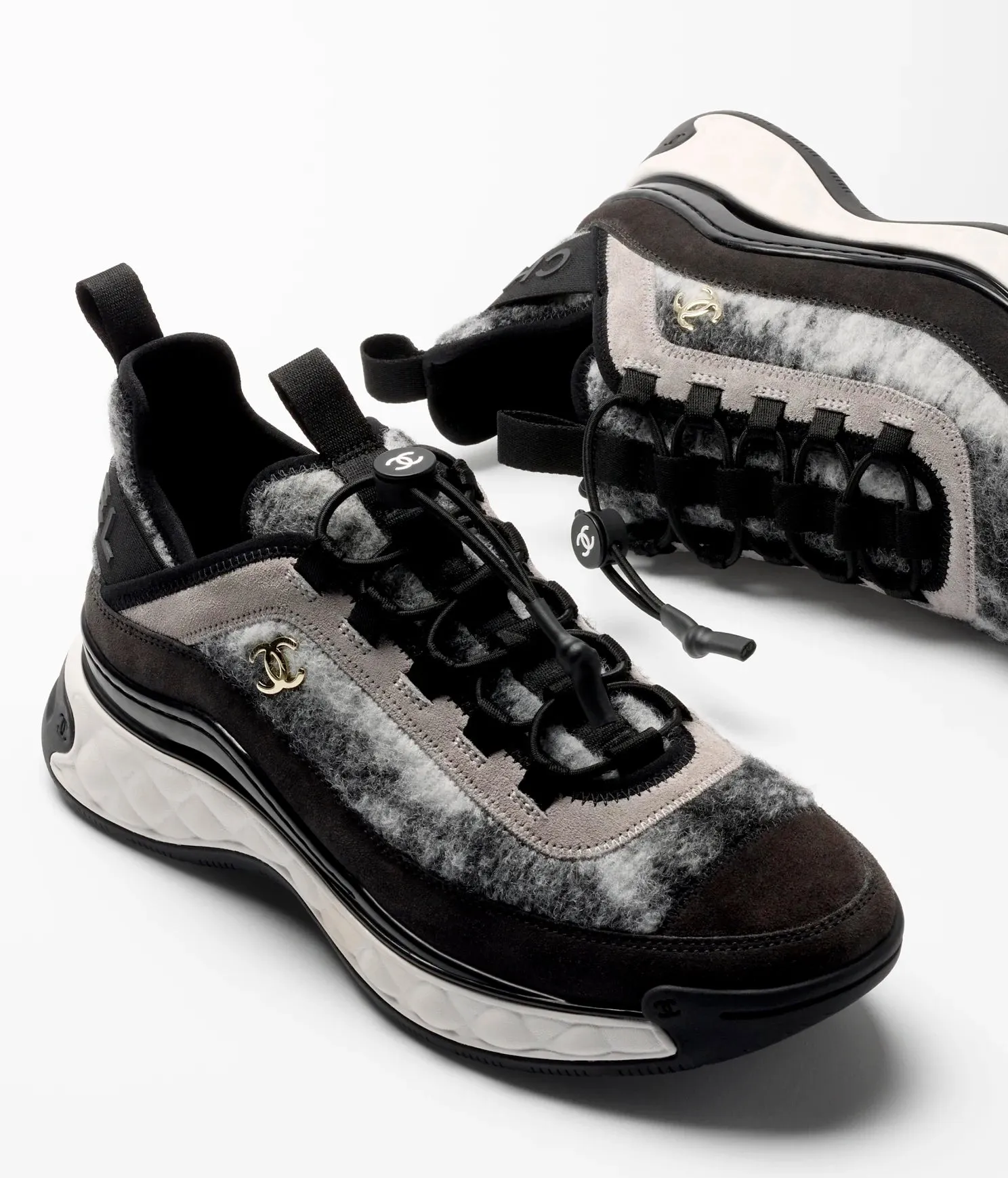 CHANEL MIXED FABRIC SUEDE CALFSKIN LOW-TOP SNEAKERS