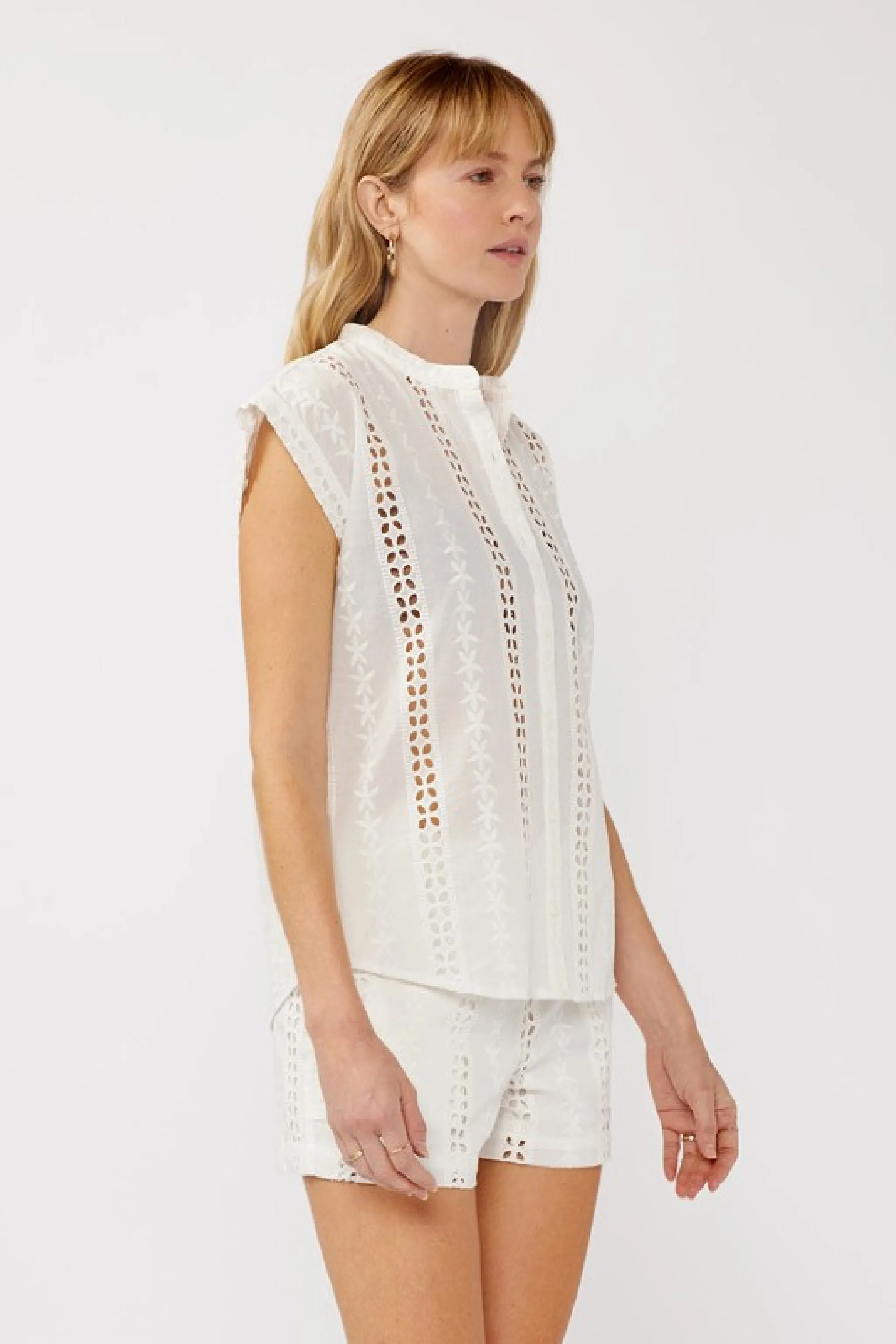 Ginger Short Sleeve Eyelet Floral Print Top White